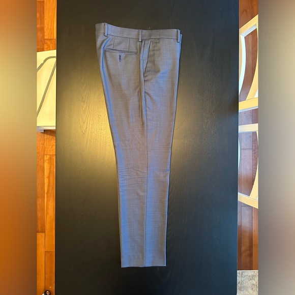 DKNY Men’s Modern Fit 100% Wool Suit - Picture 5 of 7